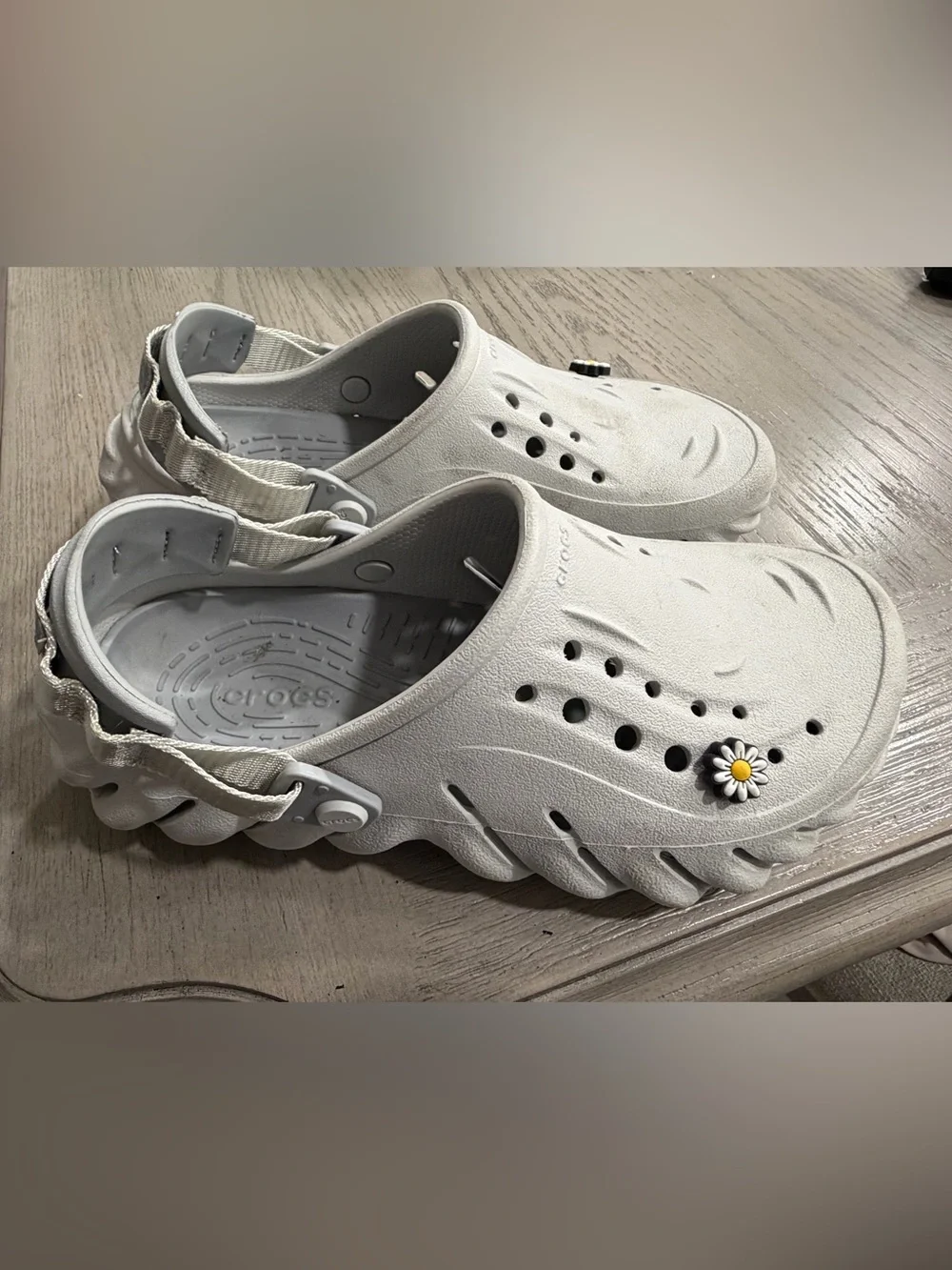 CROCS White Classic Clog Sandal with Daisy Charm